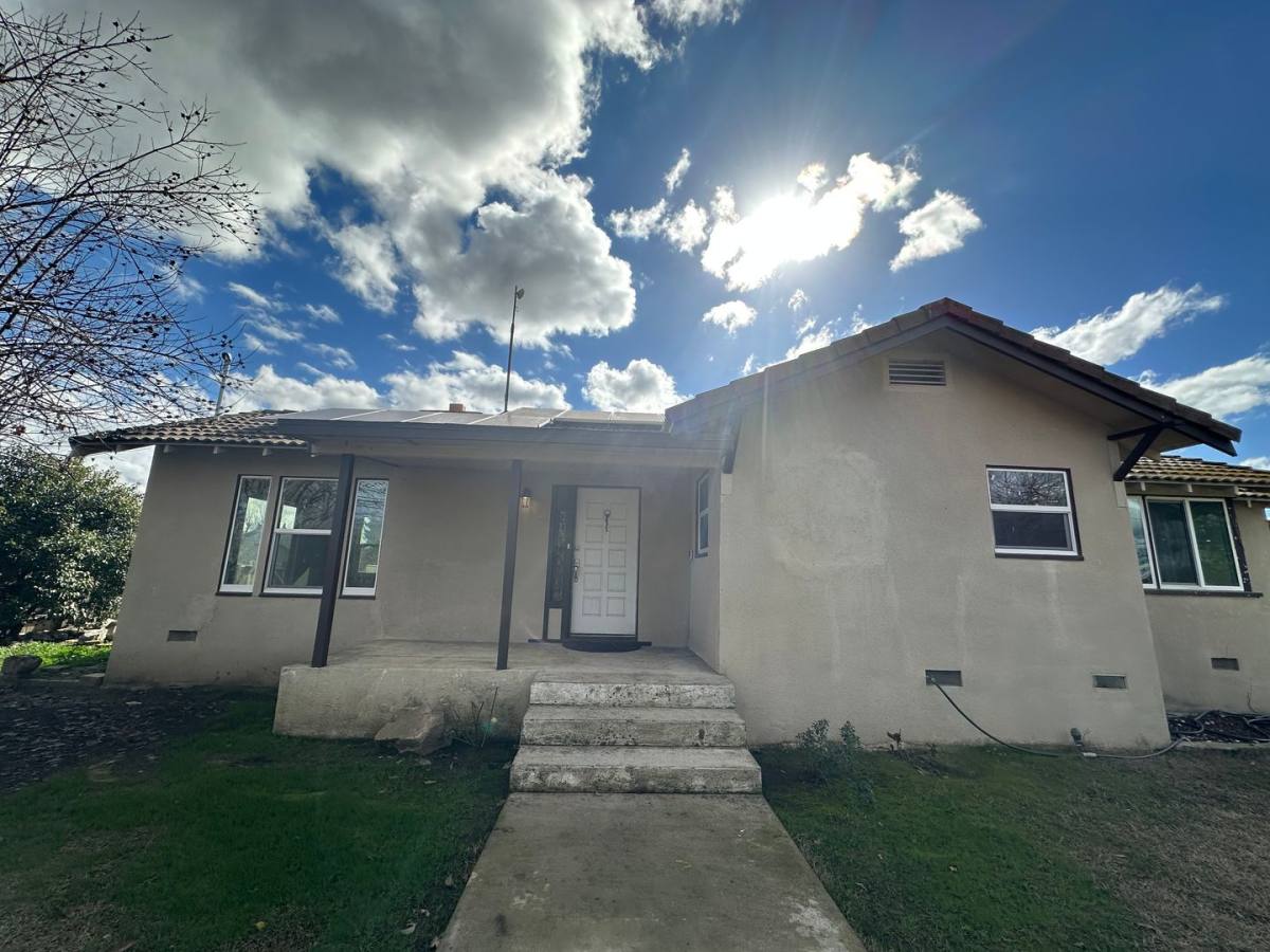 House for rent at 14987 Oscar Ave, Visalia, CA 93292