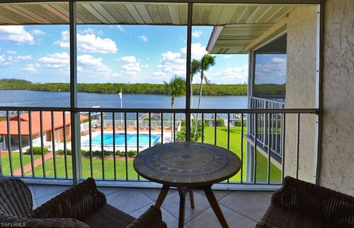 Condo for rent at 307 Goodlette Rd S, Naples, FL 34102