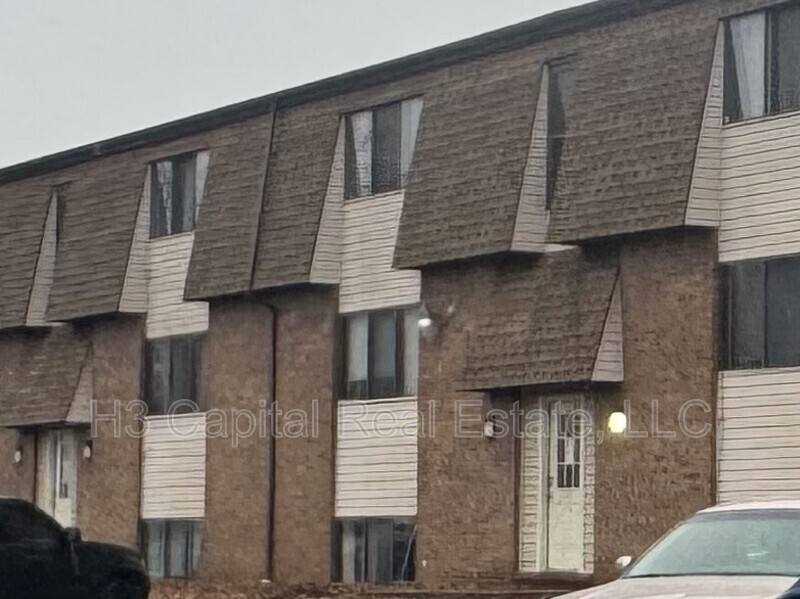 Apartment for rent at 17 Kensington Heights Rd E, Belleville, IL 62220