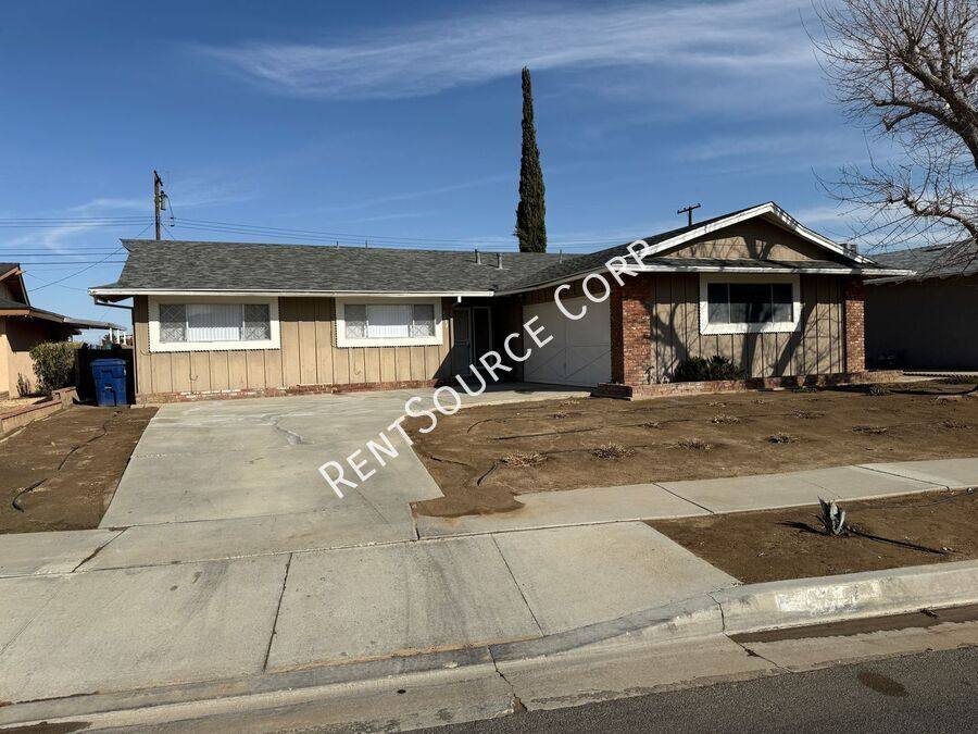 House for rent at 1177 W Ave #J11, Lancaster, CA 93534