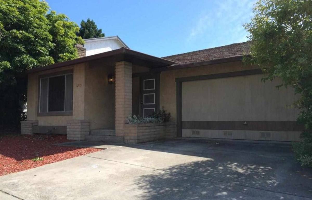 House for rent at 1215 Club Dr, El Sobrante, CA 94803