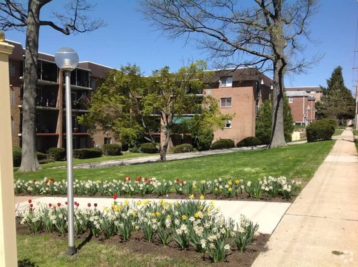 Apartment for rent at 100 Shadeland Ave, Drexel Hill, PA 19026