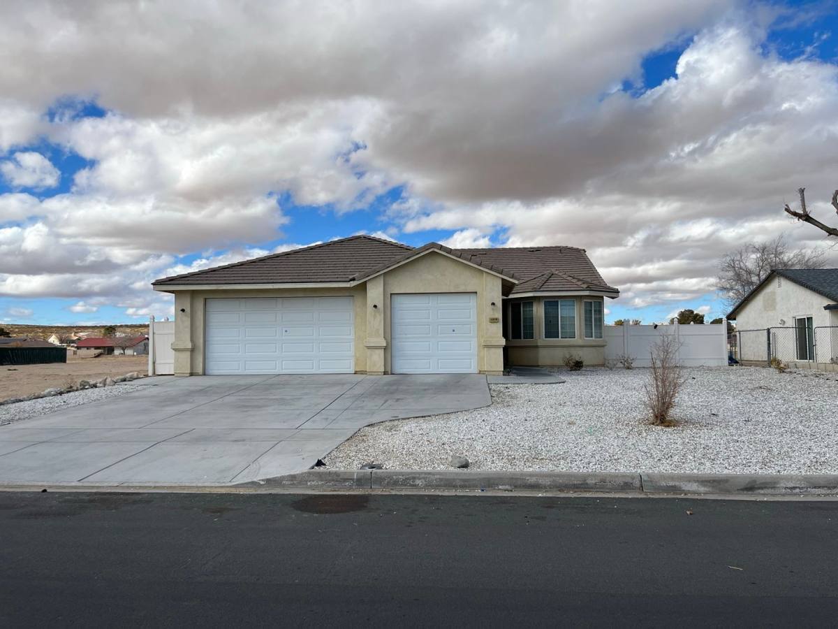 House for rent at 13910 Rivers Edge Rd, Hesperia, CA 92345