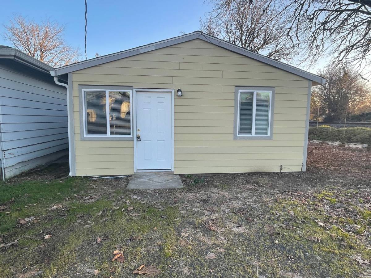 Apartment for rent at 290 Thorpe St, Independence, OR 97351