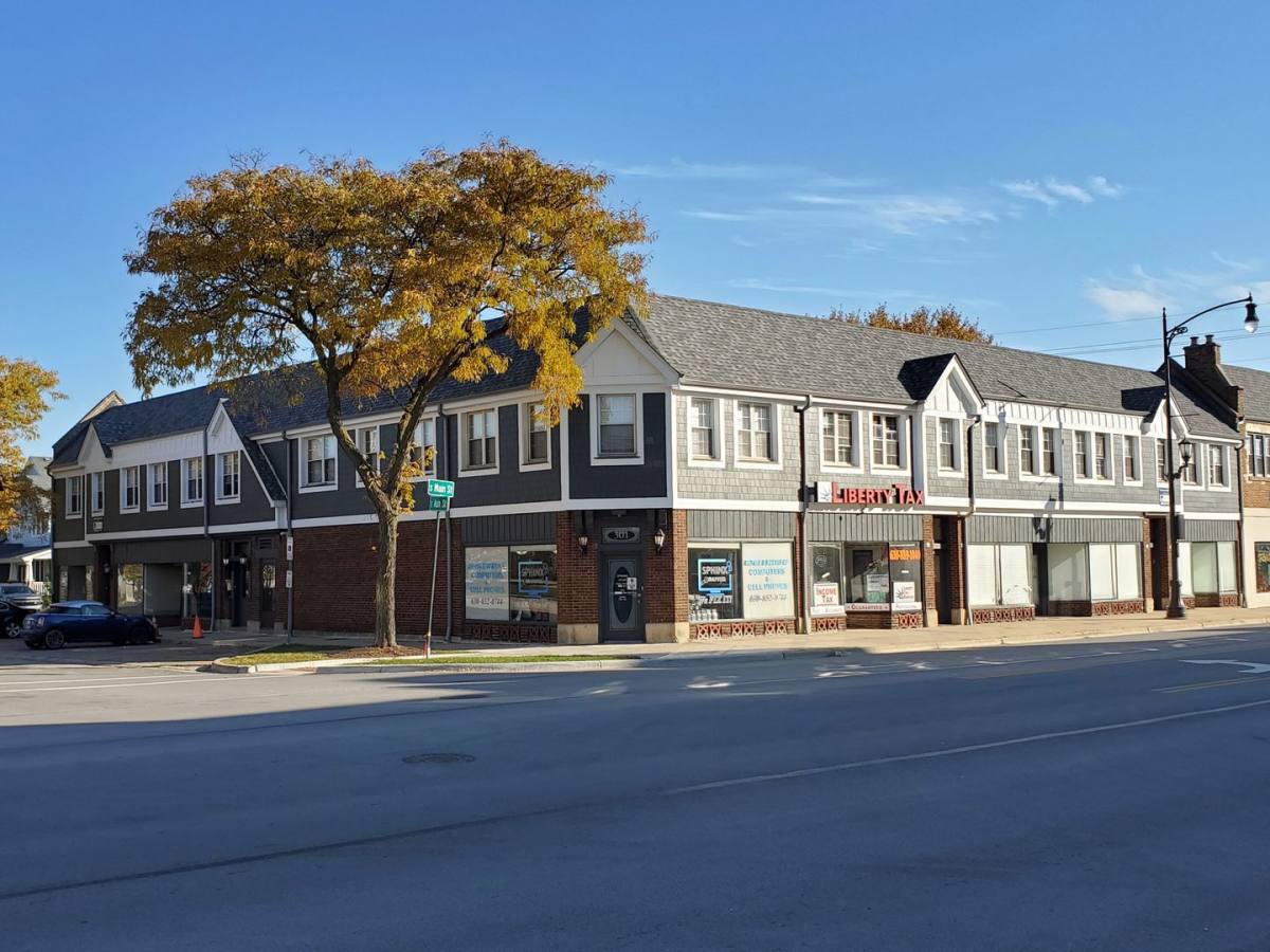 Apartment for rent at 303 S Main St, Lombard, IL 60148