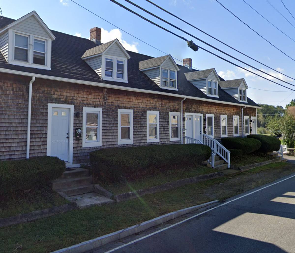 Townhouse for rent at 284 School St, Stoughton, MA 02072