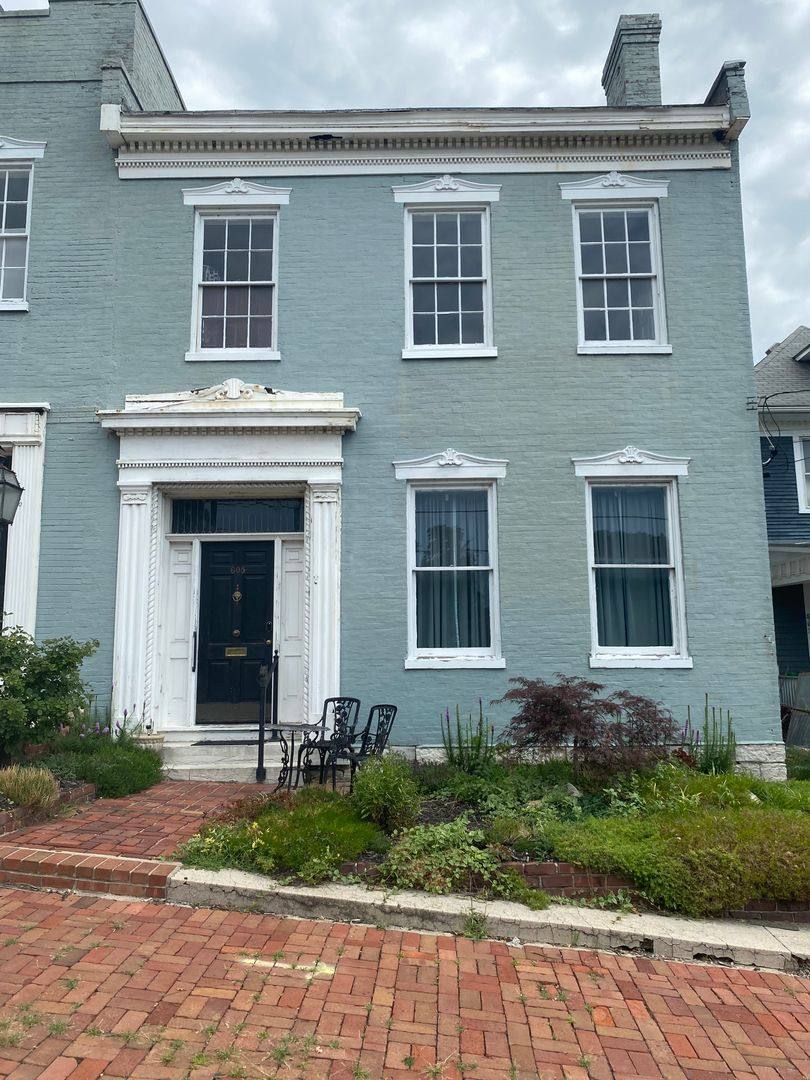 Apartment for rent at 605 State St, Alton, IL 62002