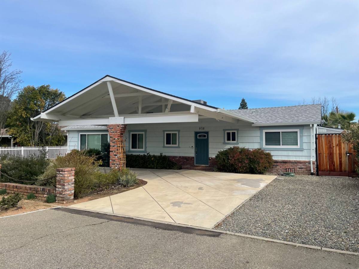 Townhouse for rent at 938-940 Evelyn Lane, Sacramento, CA 95864