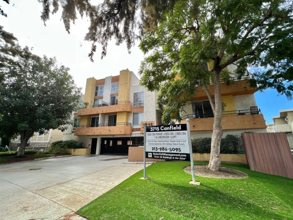 Townhouse for rent at 3715 Canfield Ave, Los Angeles, CA 90034