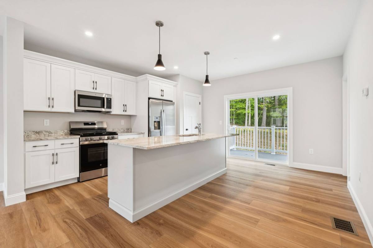 32 Emerson Ave, Rochester, NH 03867 - Townhouse for Rent - Image 1
