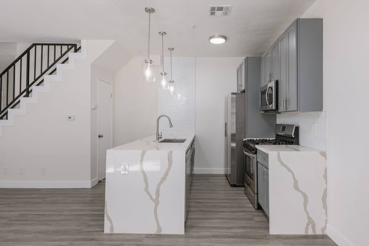 Apartment for rent at 6941-6943 Hazeltine Ave, Van Nuys, CA 91405