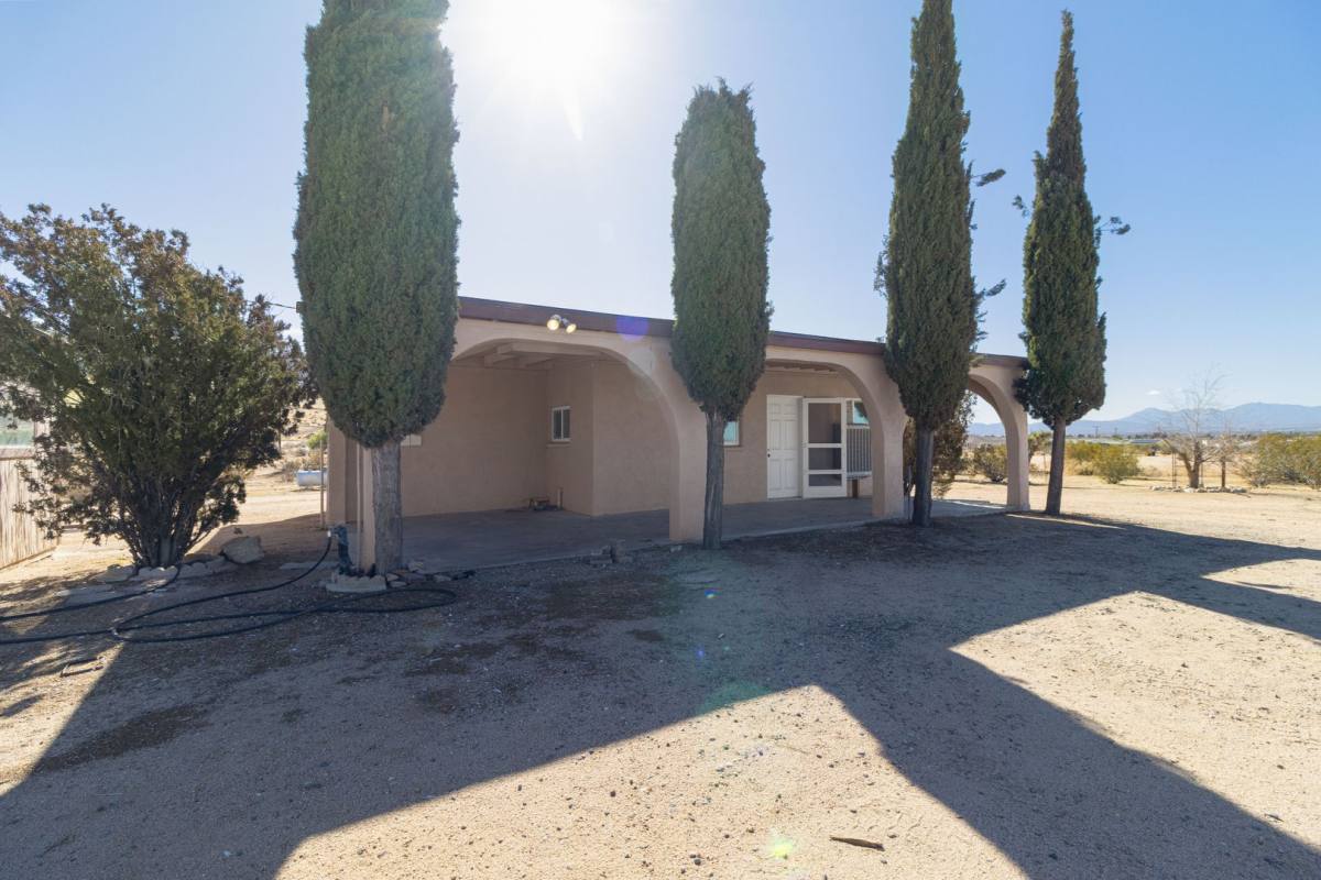 House for rent at 10040 Buena Vista St, Apple Valley, CA 92308