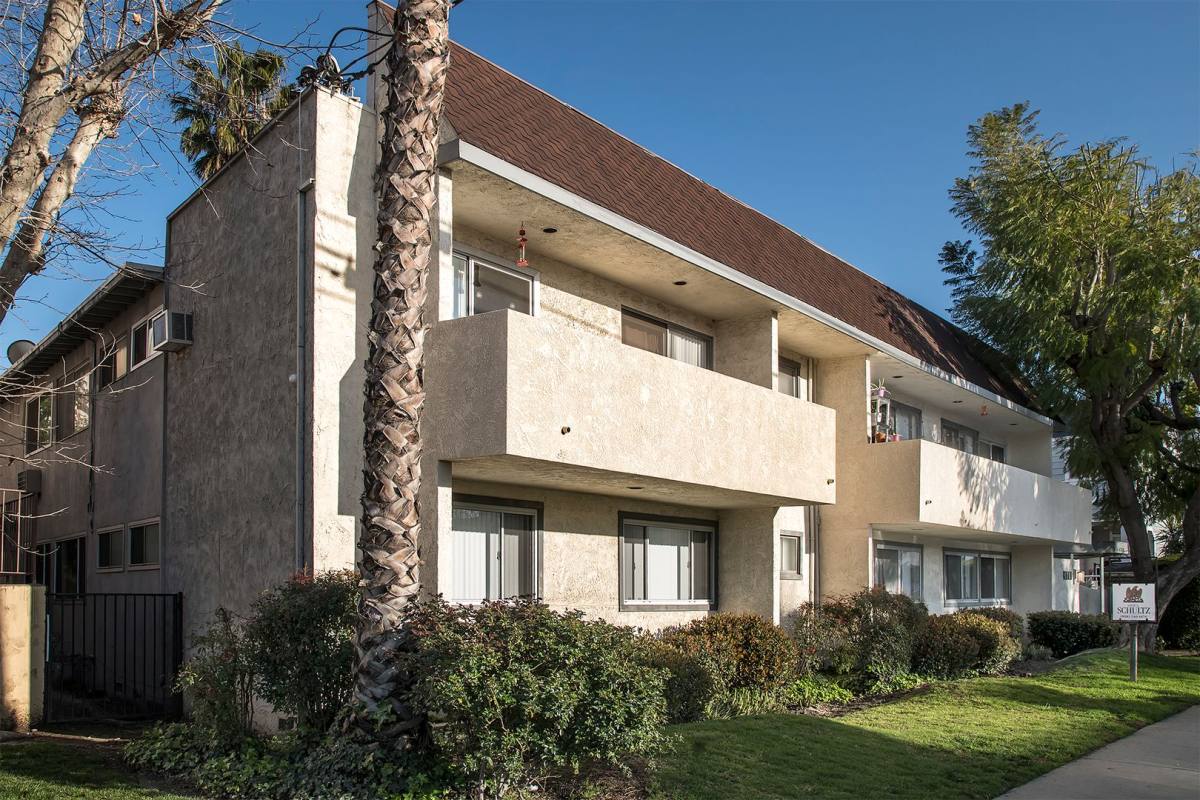 Apartment for rent at 4760 Kester Ave, Sherman Oaks, CA 91403
