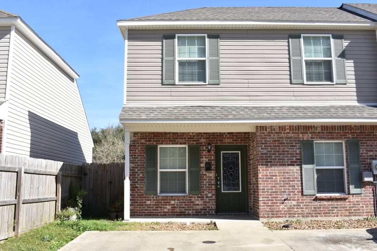 Townhouse for rent at 106 Padre, Broussard, LA 70518