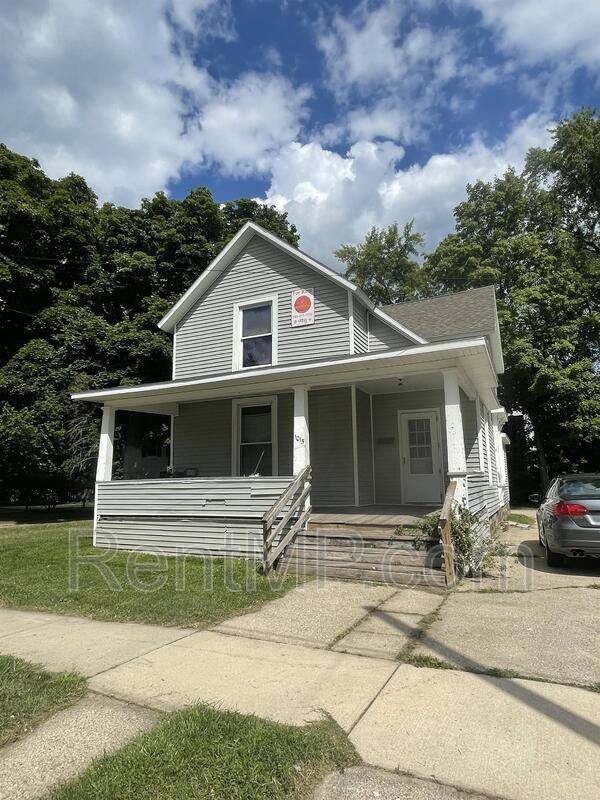 Apartment for rent at 1015 S Lansing, Mount Pleasant, MI 48858
