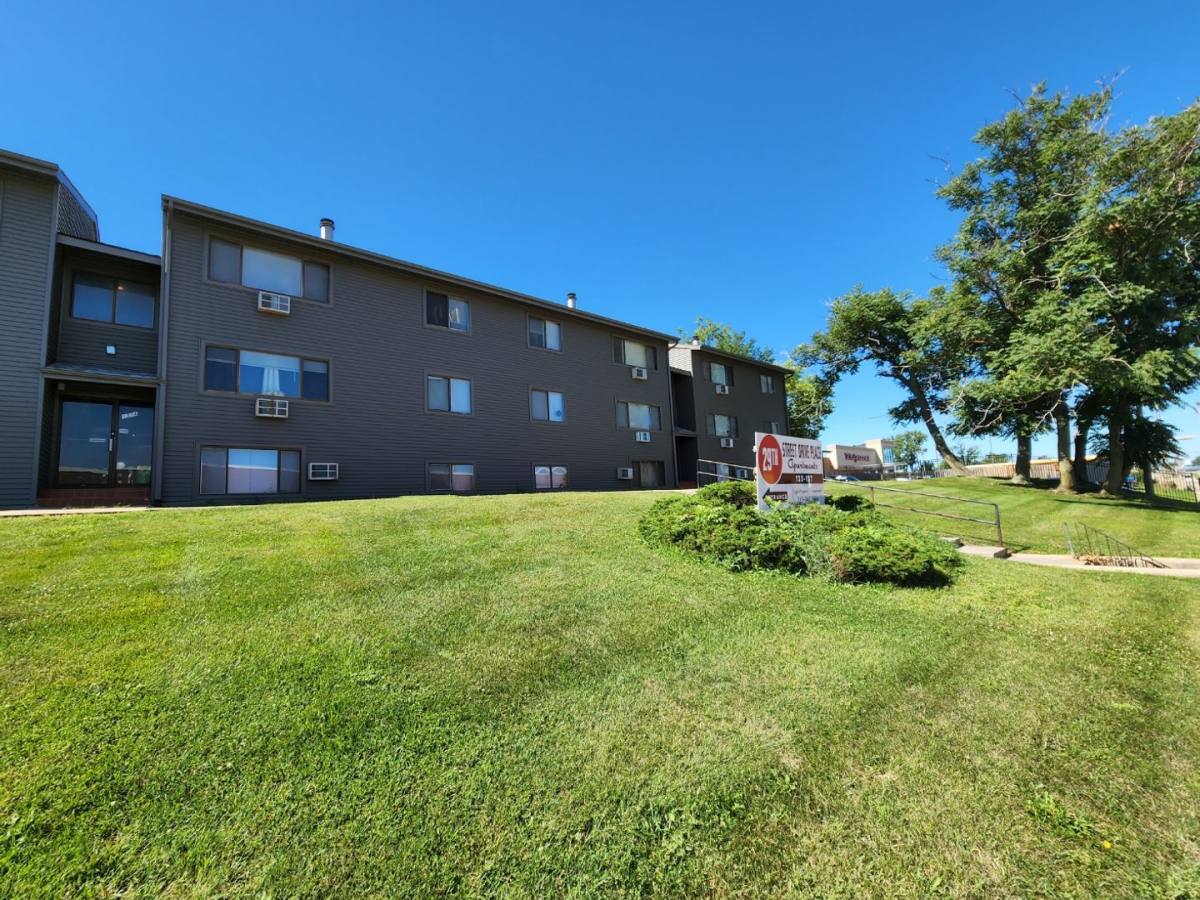 Apartment for rent at 133-137 29th St Dr SE, Cedar Rapids, IA 52403