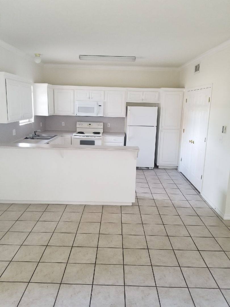 Apartment for rent at 2455 Montgomery Rd, Huntsville, TX 77340