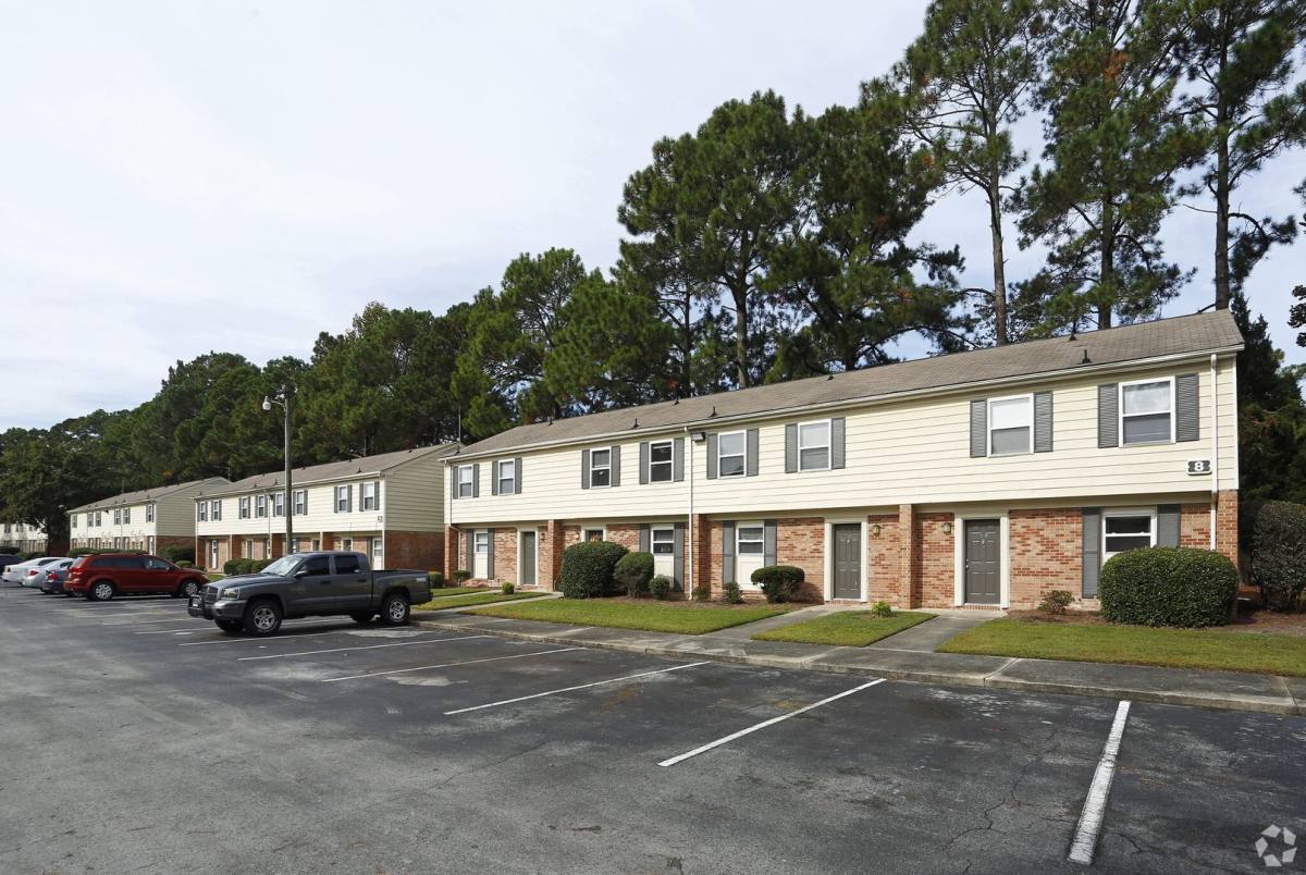 Townhouse for rent at 301 Village Dr, Jacksonville, NC 28546