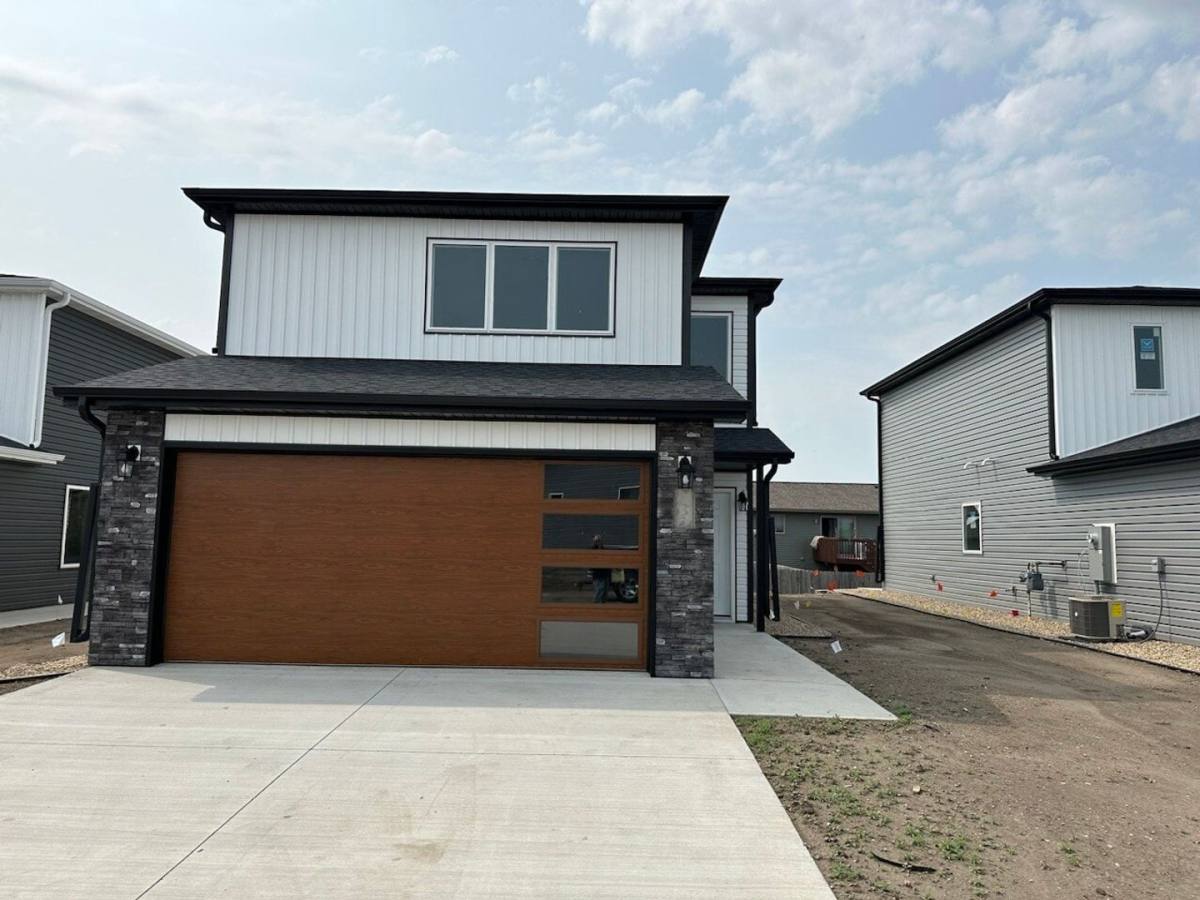 House for rent at 131 Marshall Loop, Bismarck, ND 58504