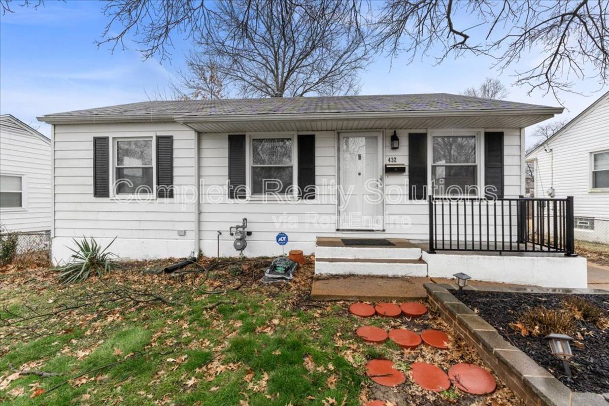 Apartment for rent at 432 Midlothian Rd, Saint Louis, MO 63137