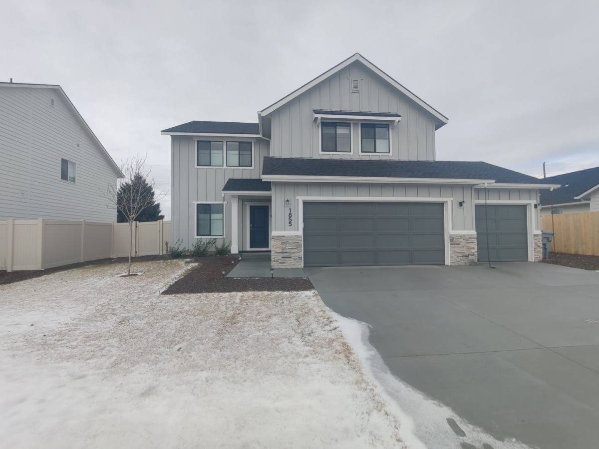 House for rent at 1855 N 8th E St, Mountain Home, ID 83647