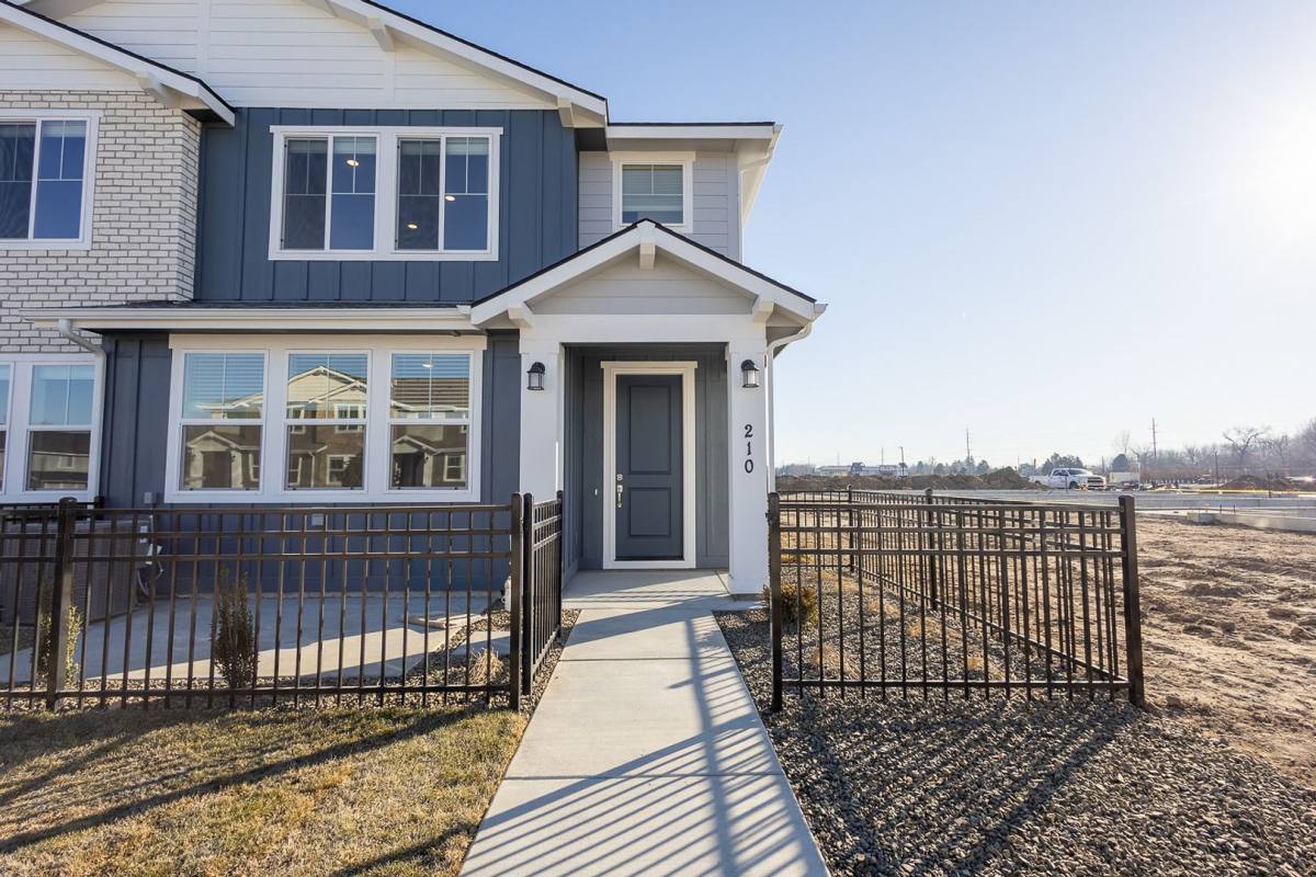 Townhouse for rent at 210 N Nursery Ave, Eagle, ID 83616