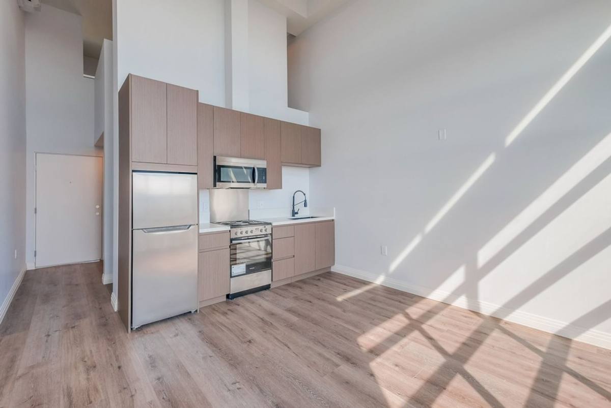 Apartment for rent at 3279 W San Marino St, Los Angeles, CA 90006