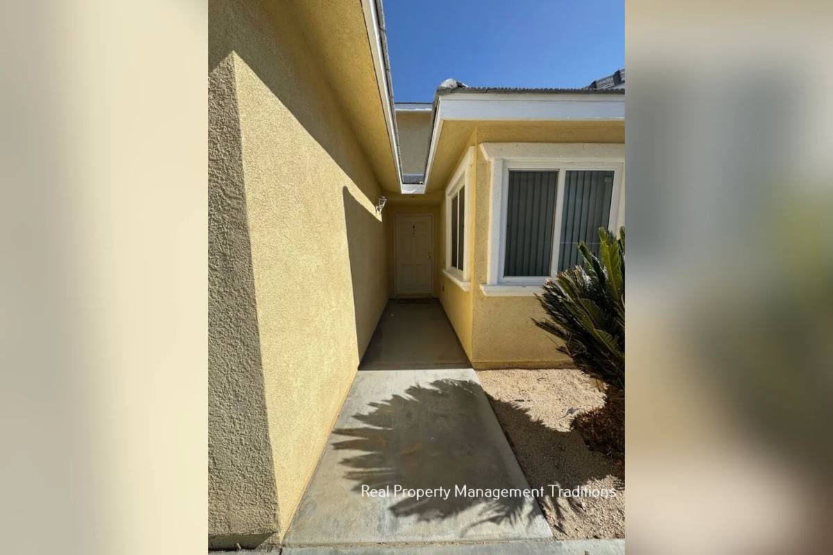 Townhouse for rent at 1933 Marie Ave #2, Rosamond, CA 93560