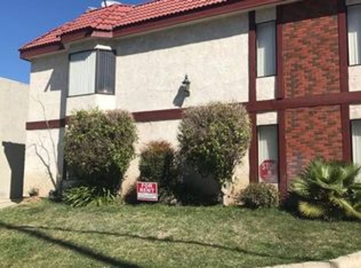 Apartment for rent at 921 New York Dr, Altadena, CA 91001