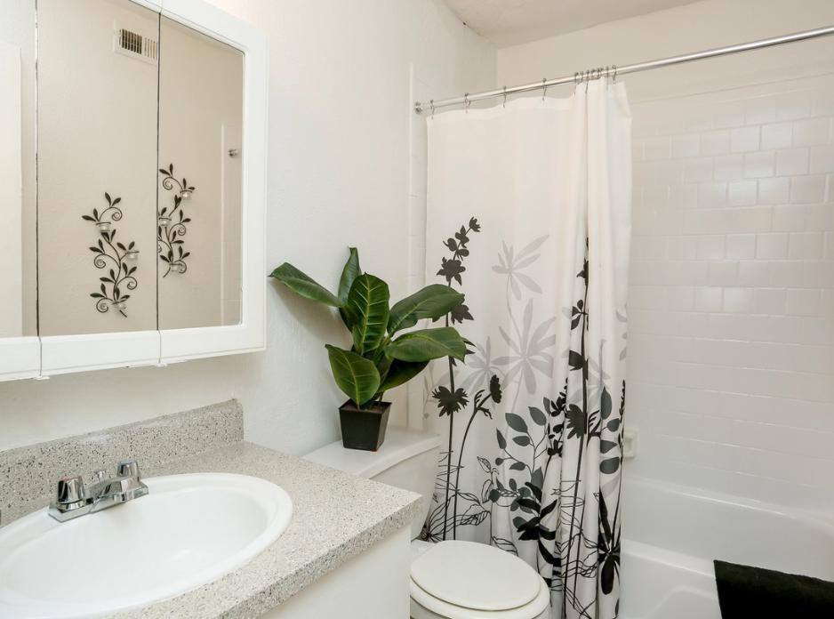 6263 Westheimer Rd, Houston, TX 77057
