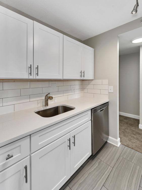 Apartment for rent at 7171 W Gunnison St, Harwood Heights, IL 60706