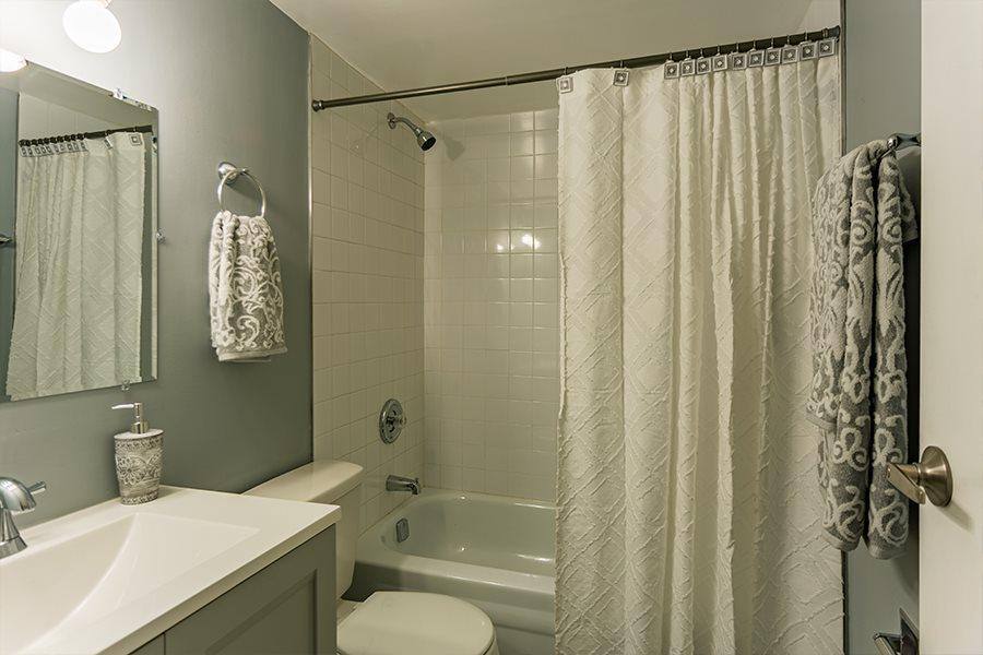 Apartment for rent at Lake Louise, 10435 Menard Ave, Oak Lawn, IL 60453