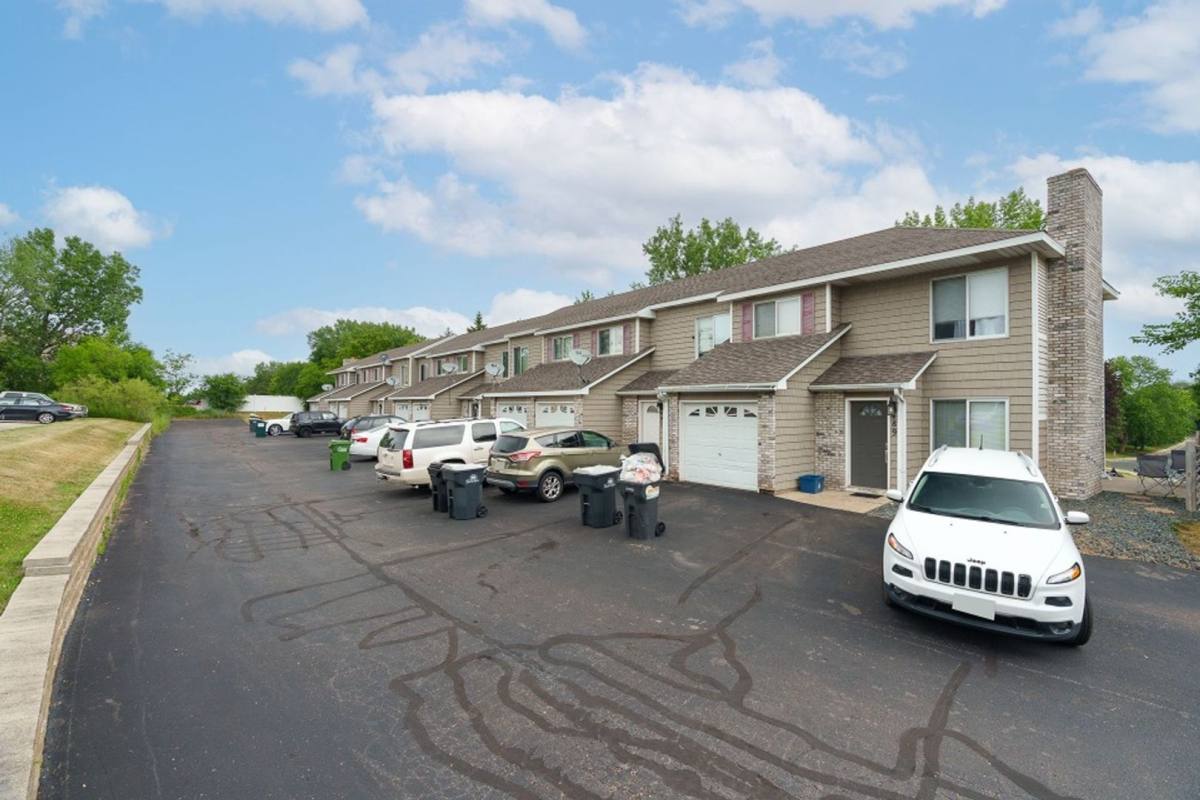 Apartment for rent at 489-503 Harriet Ave, Saint Paul, MN 55126
