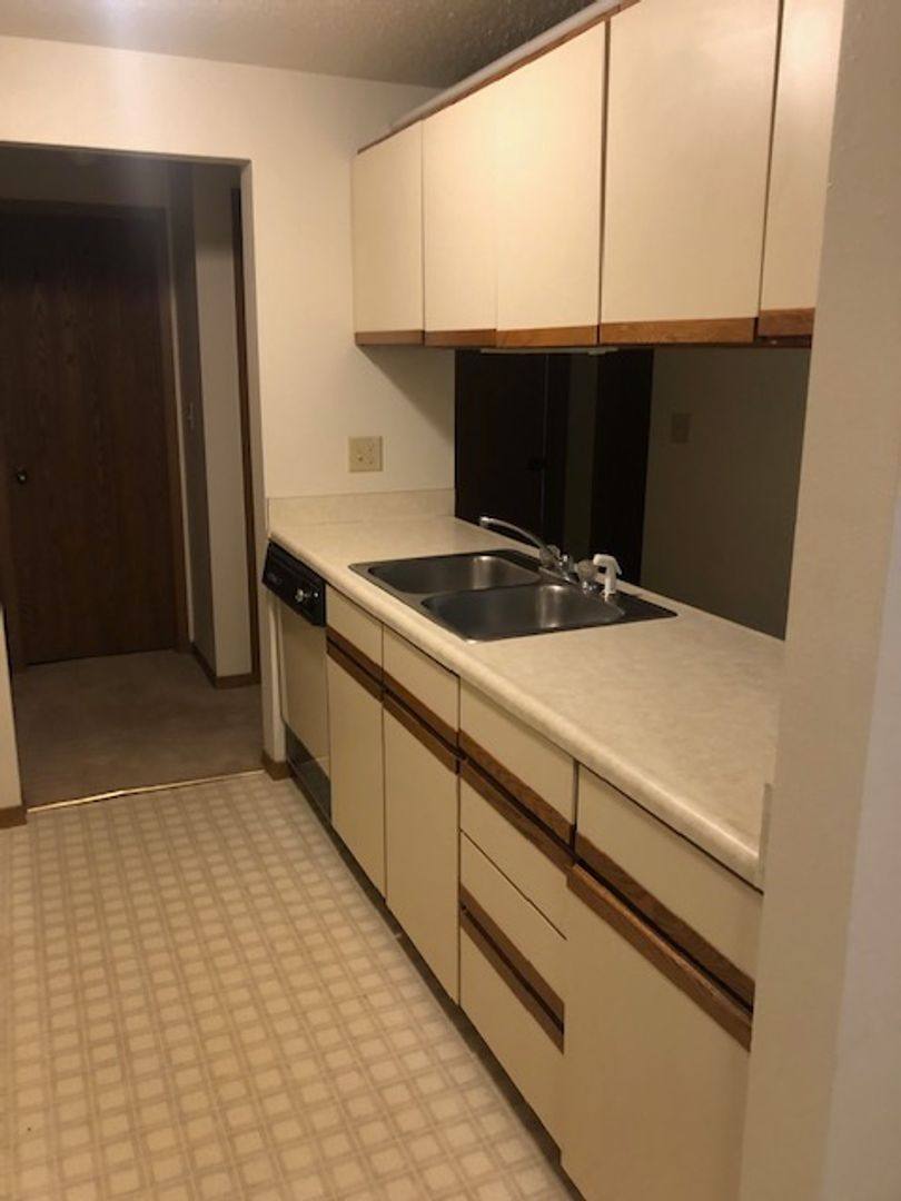 Condo for rent at 810 - 920 Benton Dr, Iowa City, IA 52246