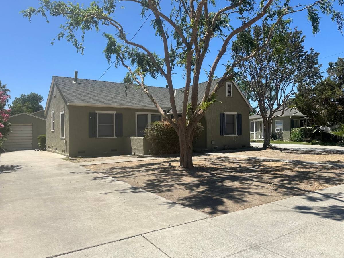Apartment for rent at 317 - 323 1 2 Holtby Rd, Bakersfield, CA 93304
