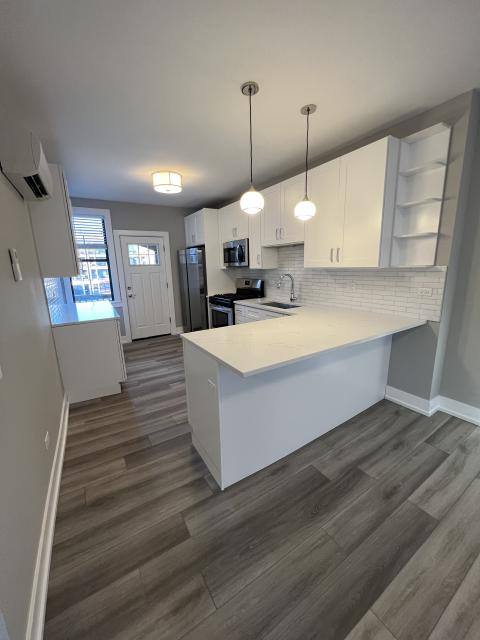 Apartment for rent at 3939 N Janssen Ave, Chicago, IL 60613