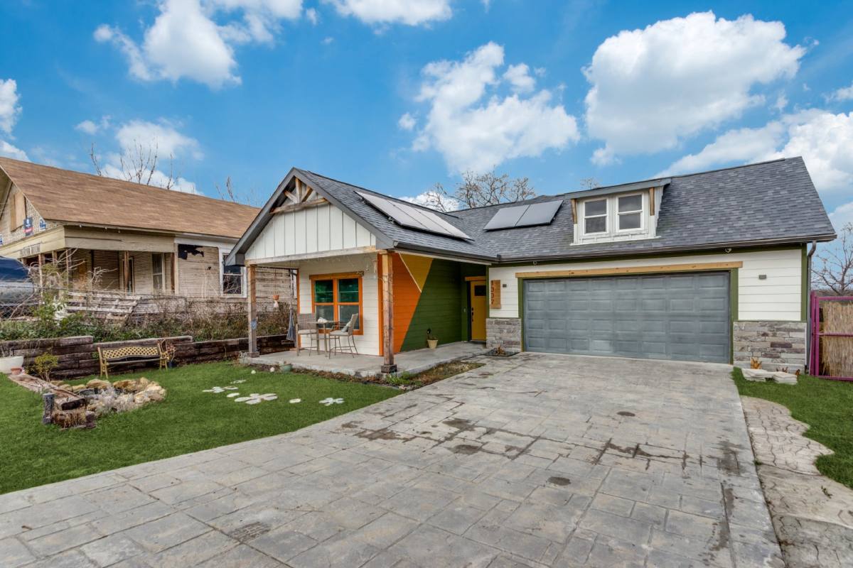 House for rent at 1337 E Magnolia Ave, Fort Worth, TX 76104