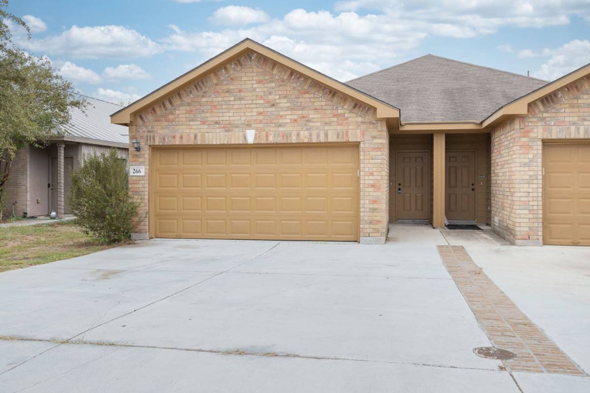 Townhouse for rent at 266 Rosalie Dr, New Braunfels, TX 78130
