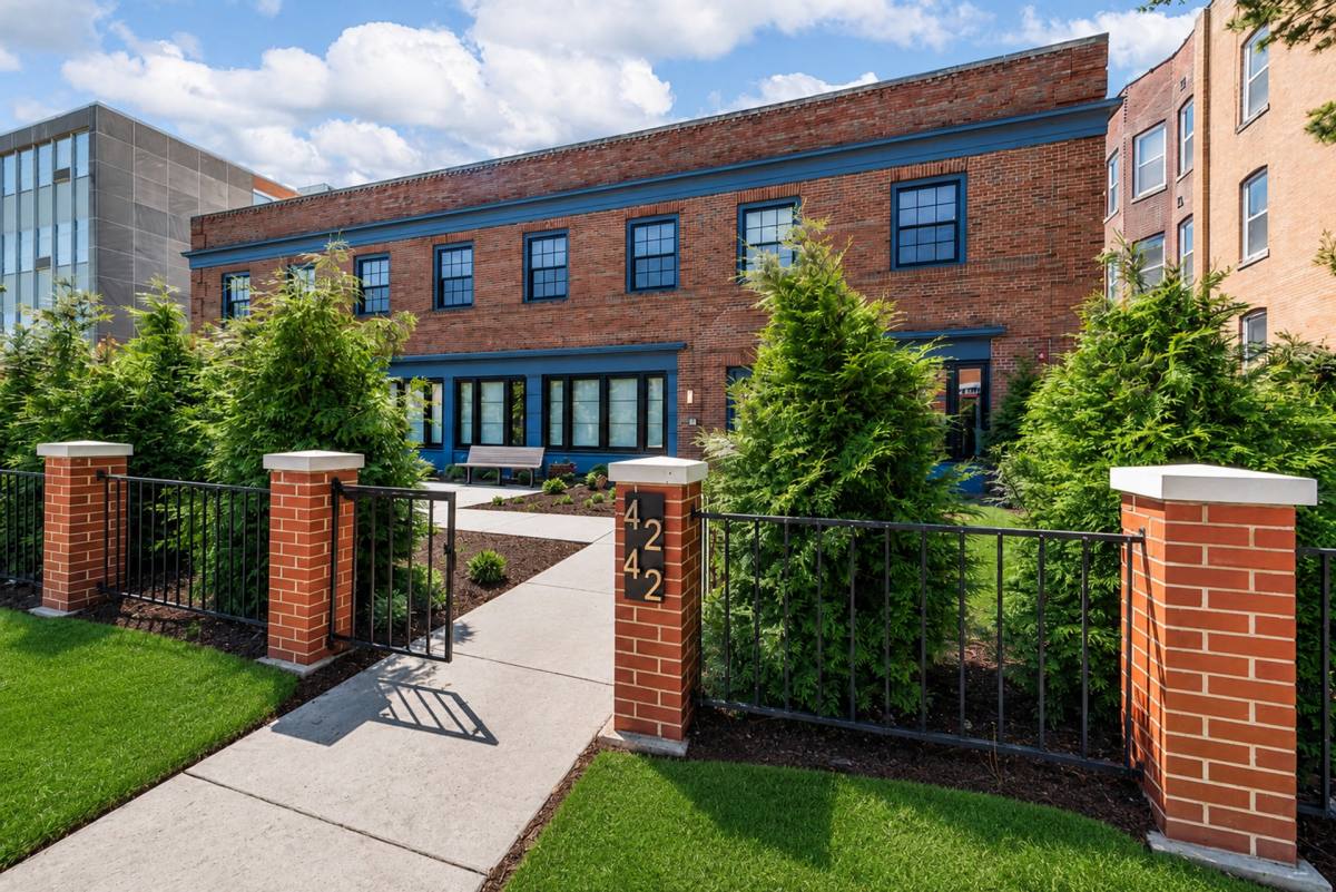 Apartment for rent at 4242 Lindell Blvd, St. Louis, MO 63108