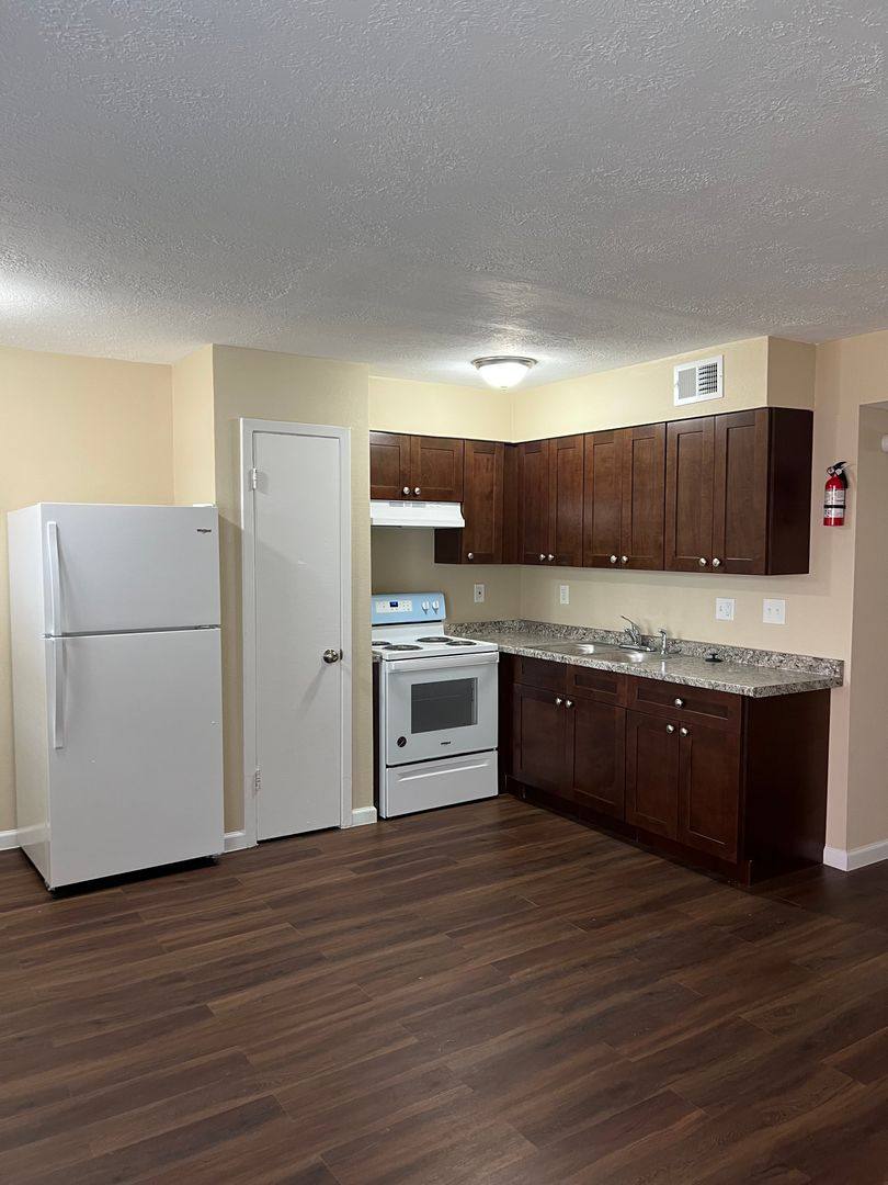 Apartment for rent at 910 Main St, Pasadena, TX 77506