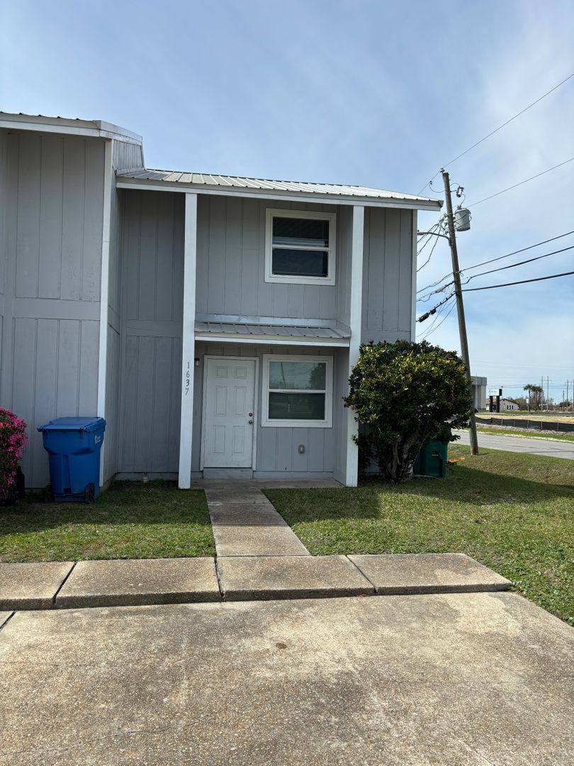 Townhouse for rent at 1637 N James Ave, Panama City, FL 32405