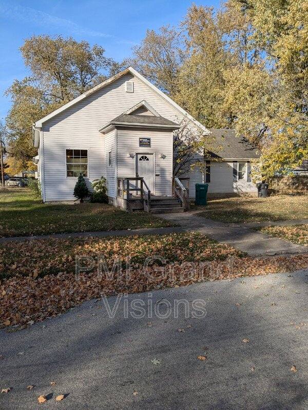 Apartment for rent at 700 E Jefferson Ave #3, Casey, IL 62420