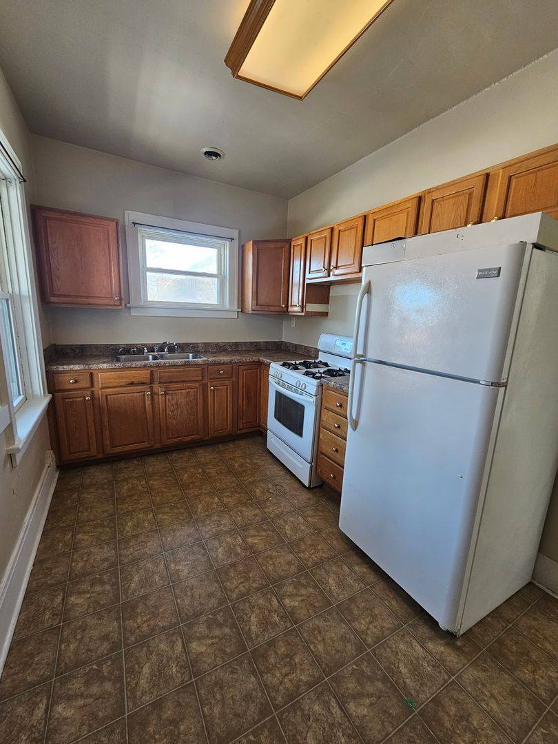 Apartment for rent at 1818 - 1820 Esplanade, Davenport, IA 52803
