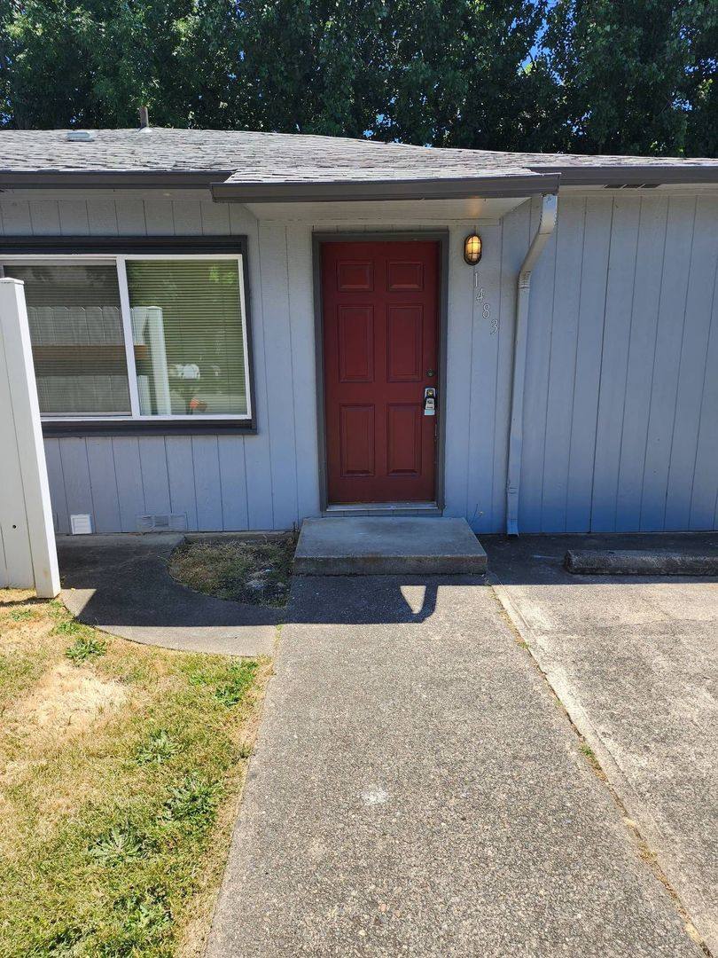 Apartment for rent at 1483 NW Fairmount St, Roseburg, OR 97470