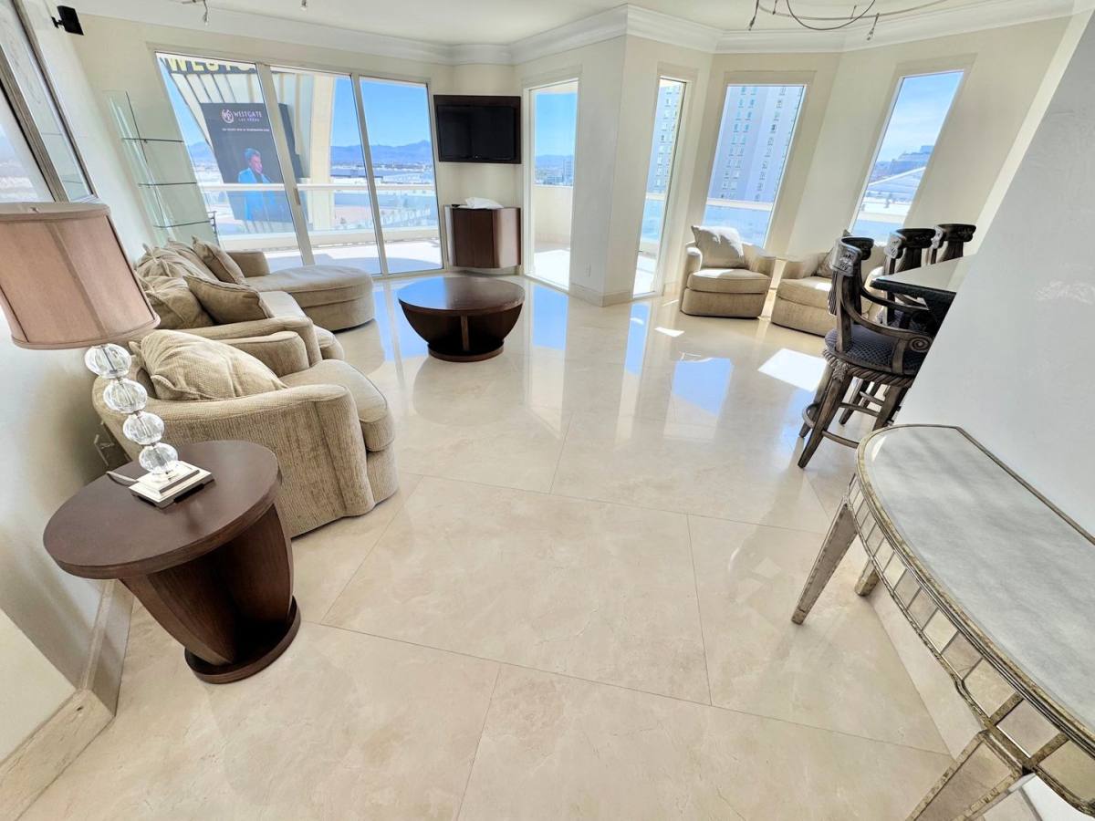Condo for rent at 2857 Paradise Rd, Las Vegas, NV 89109