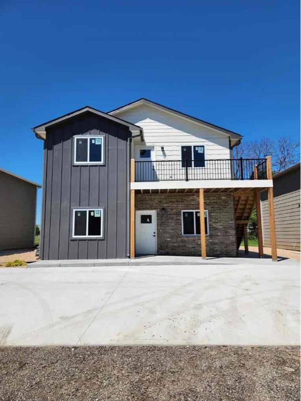 Townhouse for rent at 612 E 10th St, El Dorado, KS 67042