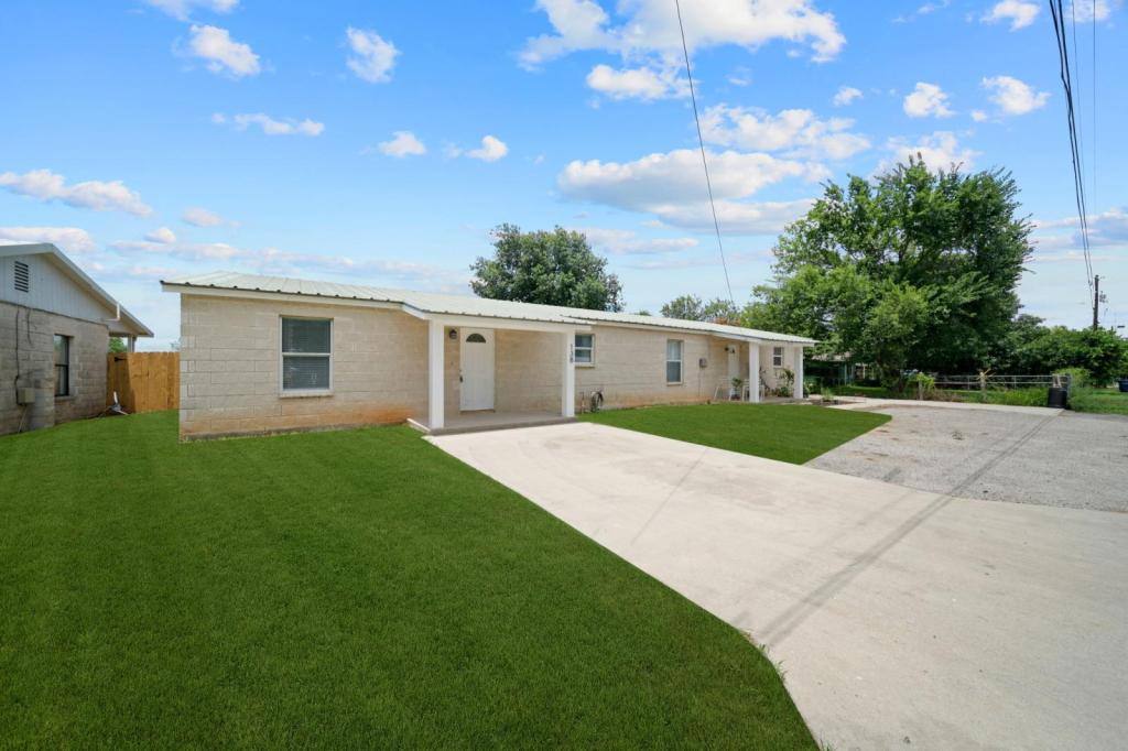 Townhouse for rent at 138 Shawn Lane, Seguin, TX 78155