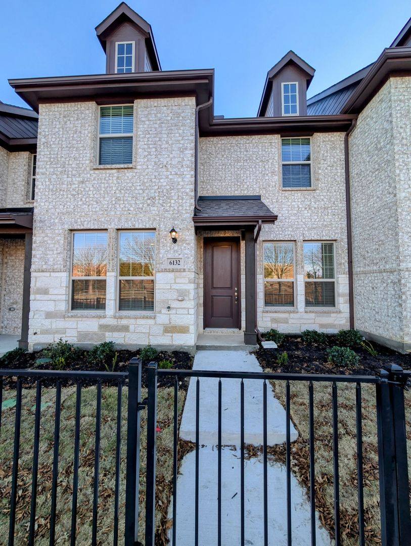 Townhouse for rent at 6132 Bursey Rd, Fort Worth, TX 76148