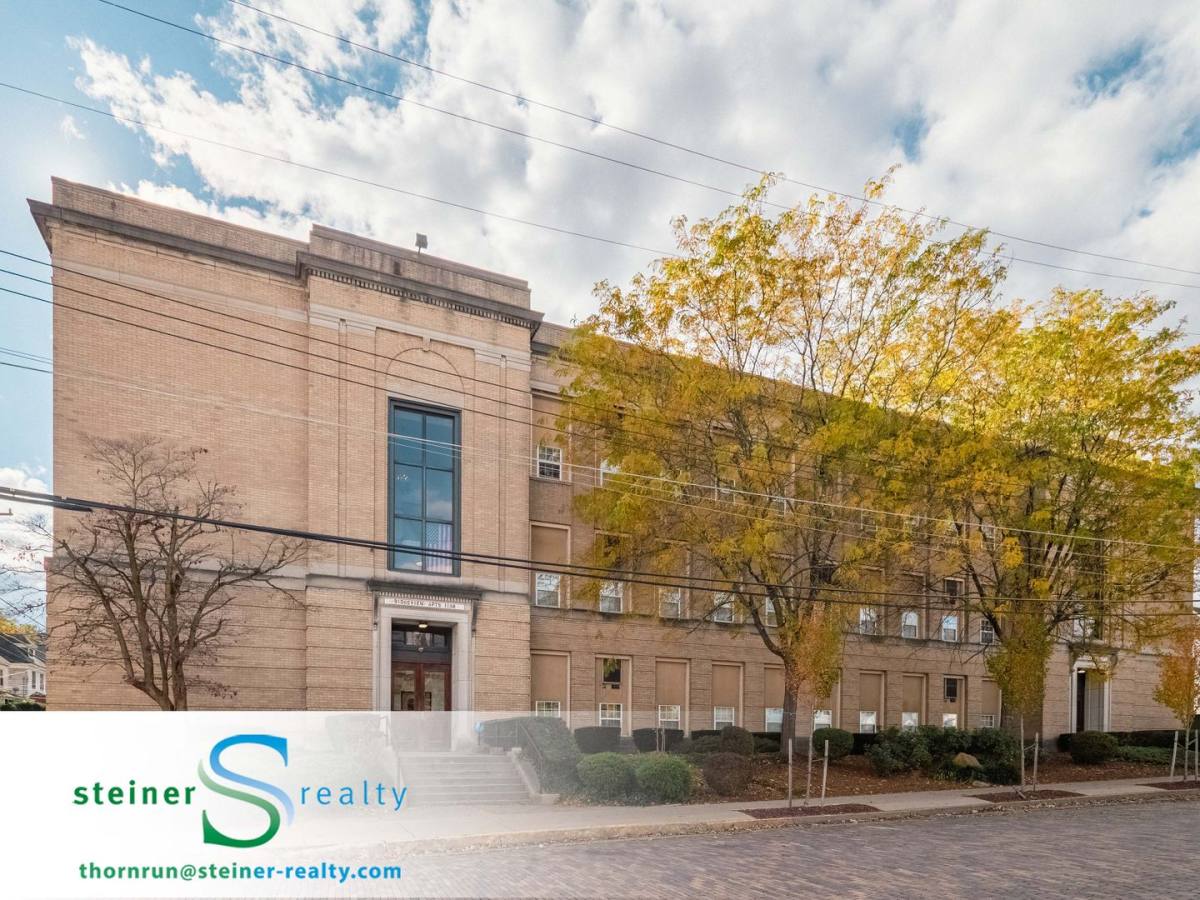 Apartment for rent at 1130 Ridge Ave, Coraopolis, PA 15108