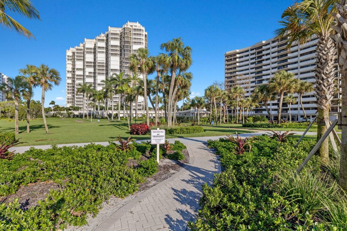 Apartment for rent at 4021 Gulf Shore Blvd N, Naples, FL 34103